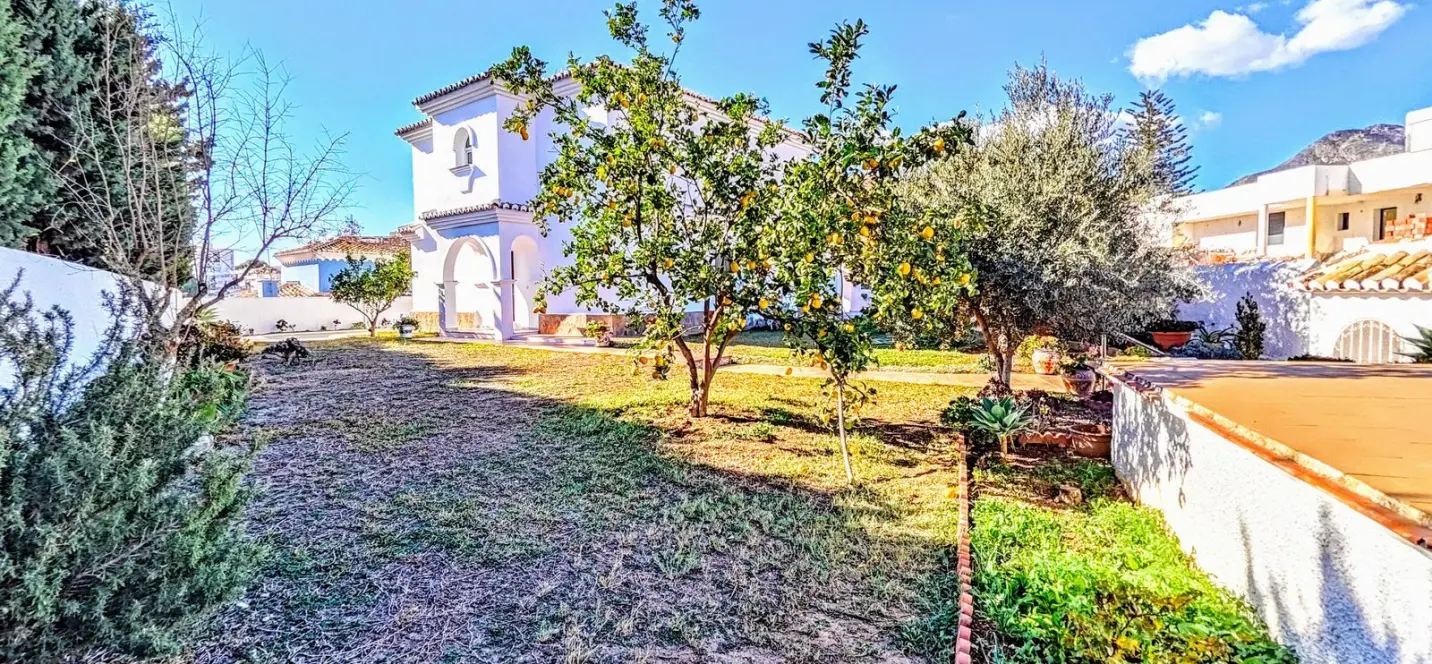 Sale of detached villa in Benalmadena Costa 1