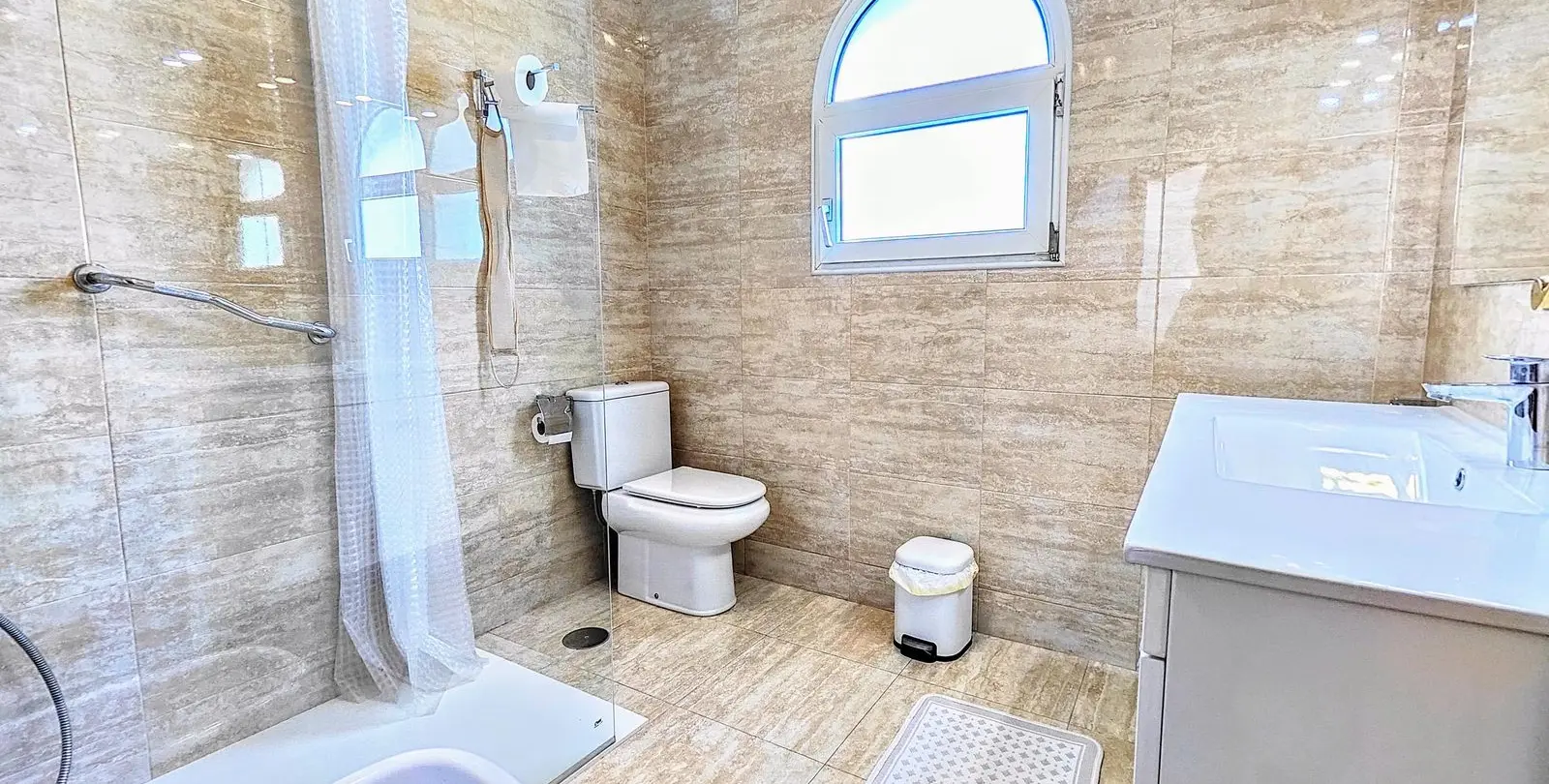 Продажа  отдельно стоящей виллы в Benalmadena Costa 42