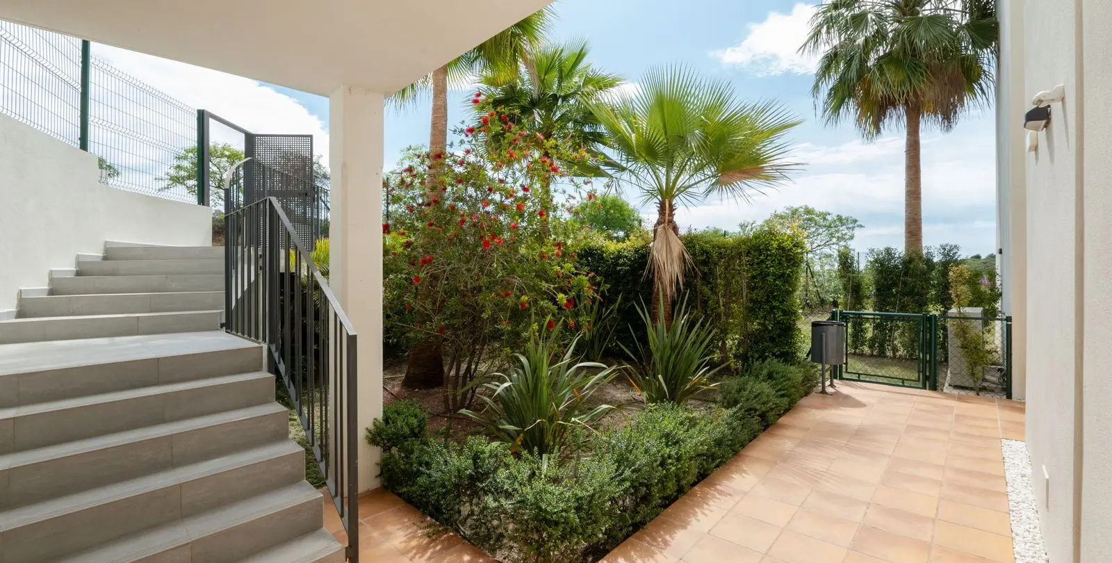Venta de adosado en Casares 25