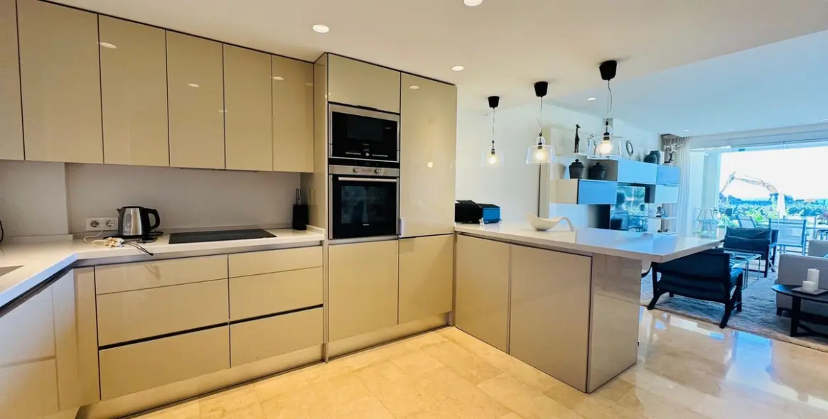 Sale of ground floor apartment in Elviria 3