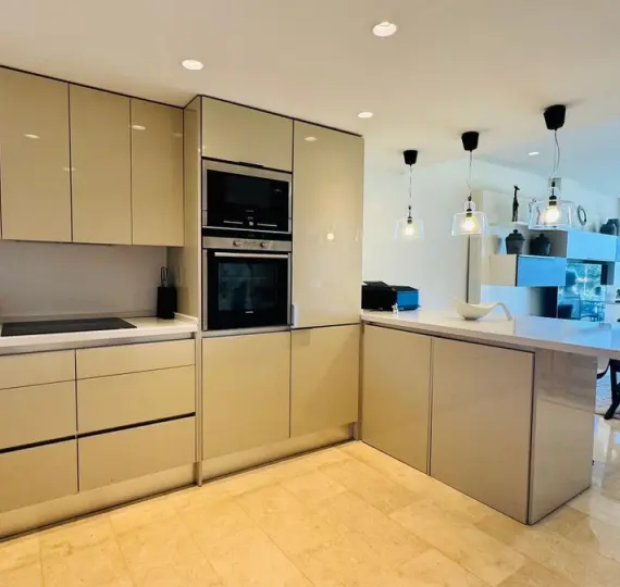 Venta de apartamento en planta baja en Elviria