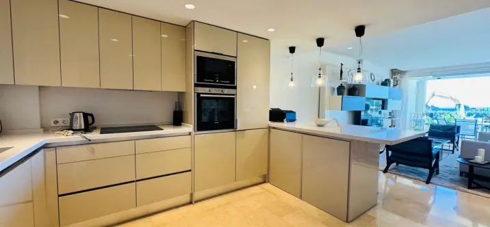 Venta de apartamento en planta baja en Elviria 2