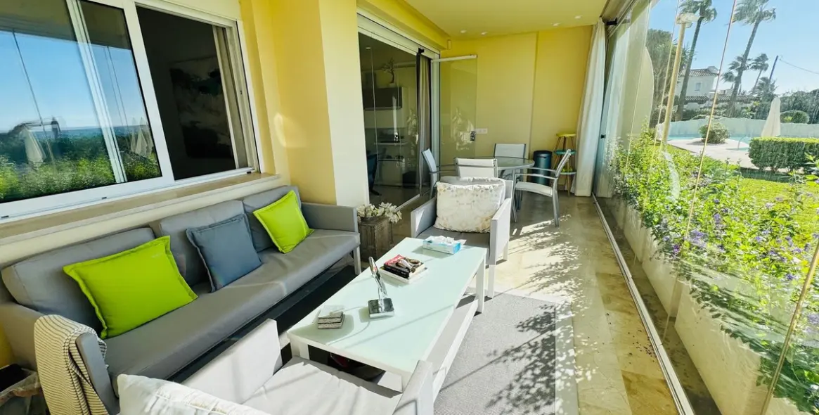 Sale of ground floor apartment in Elviria 5