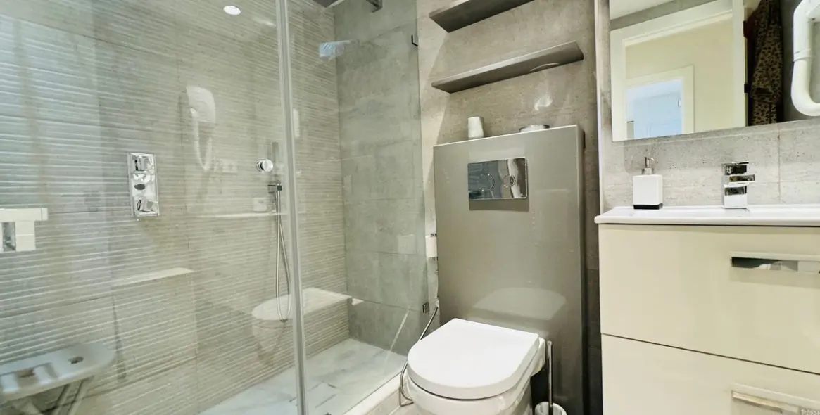 Sale of ground floor apartment in Elviria 6