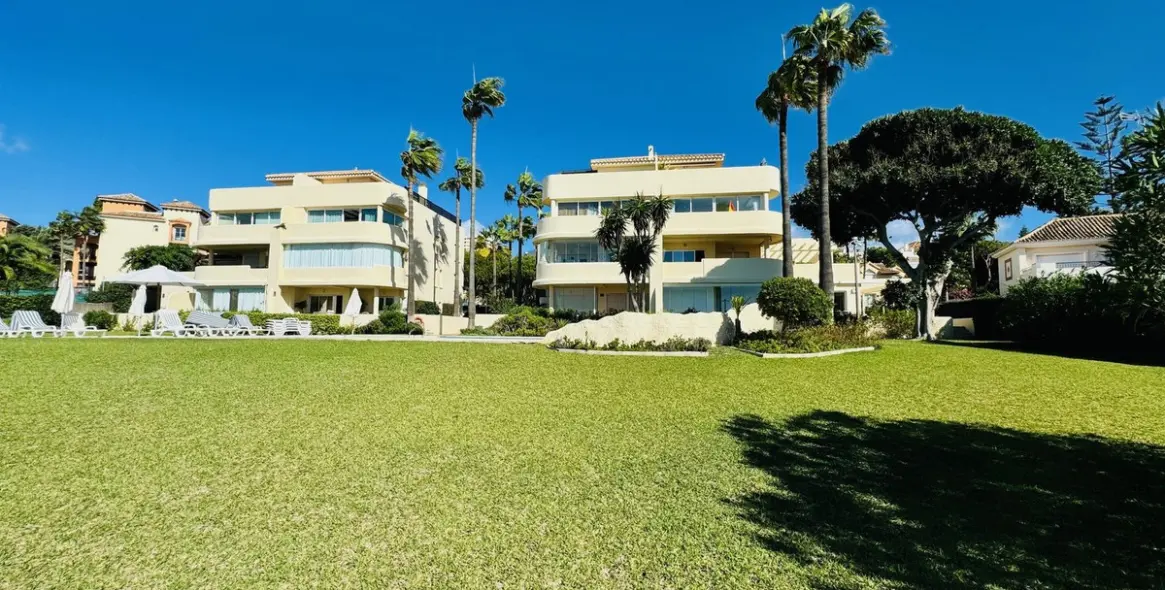 Sale of ground floor apartment in Elviria 9