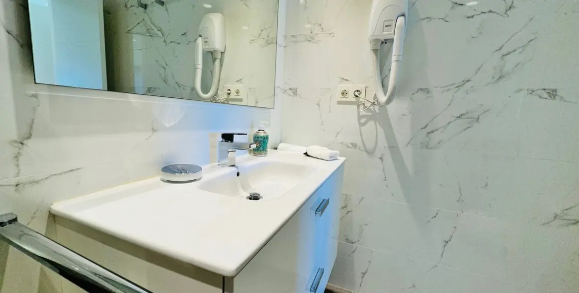 Sale of ground floor apartment in Elviria 12