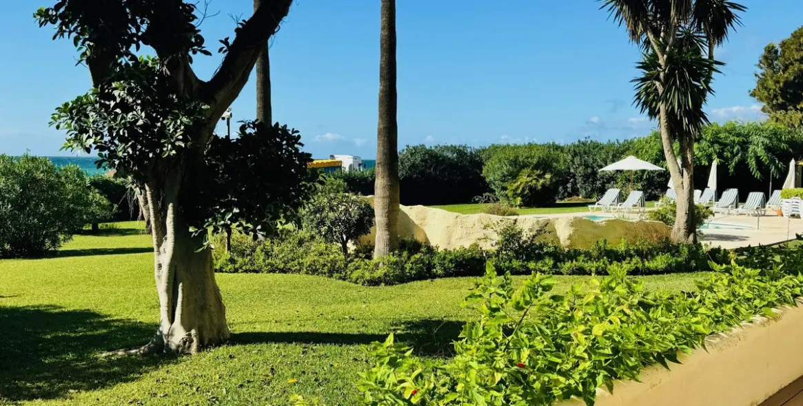 Sale of ground floor apartment in Elviria 15