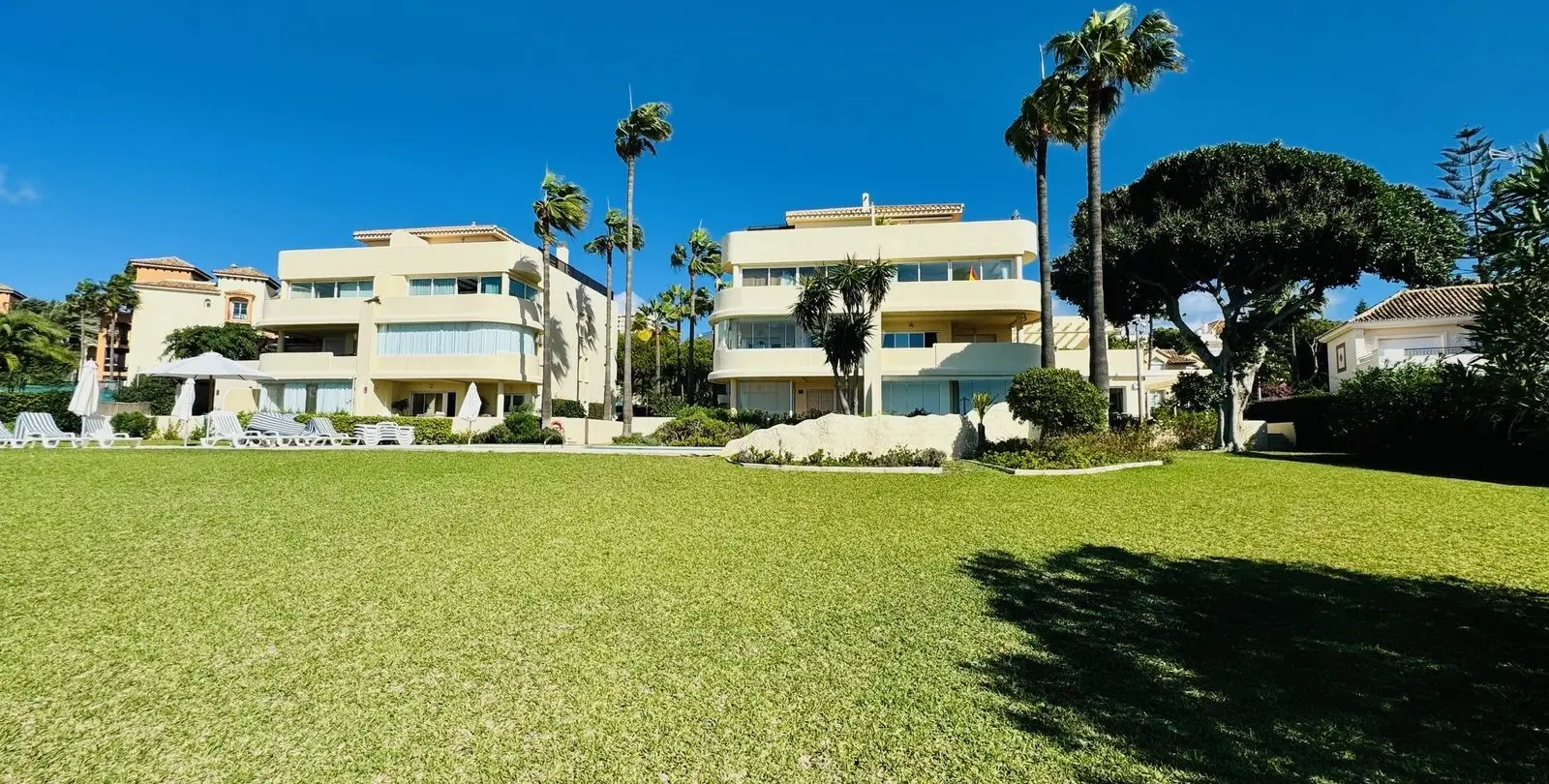 Sale of ground floor apartment in Elviria 9