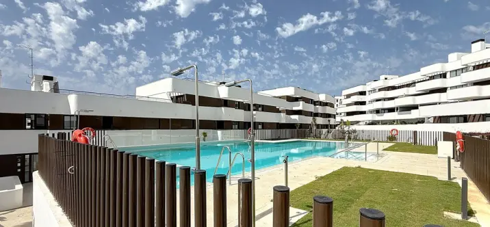 Venta de apartamento en planta baja en Estepona 0
