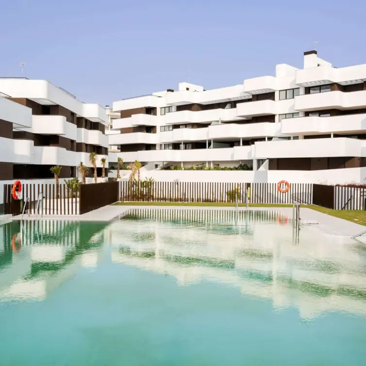 Продажа апартаментов на первом этаже в Estepona