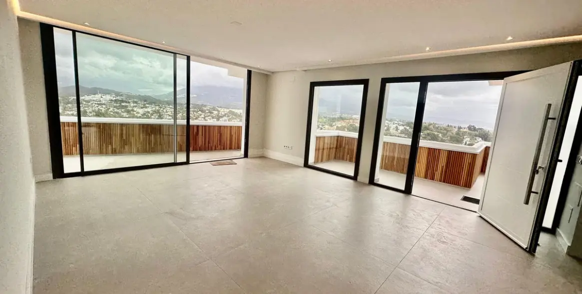 Sale of penthouse in Nueva Andalucía 1