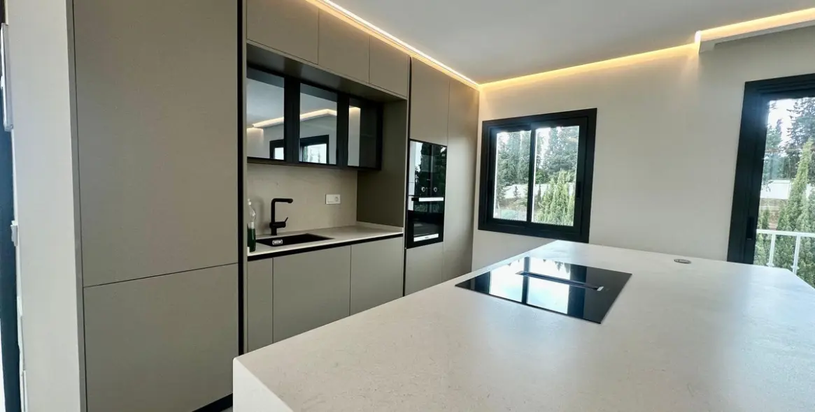 Sale of penthouse in Nueva Andalucía 6