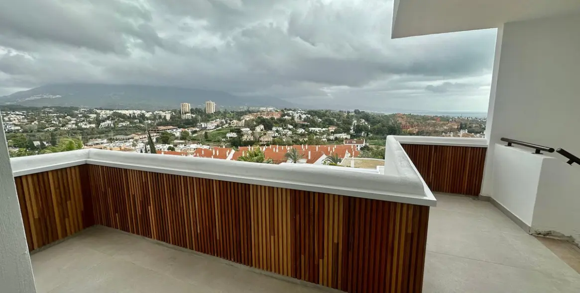 Sale of penthouse in Nueva Andalucía 15