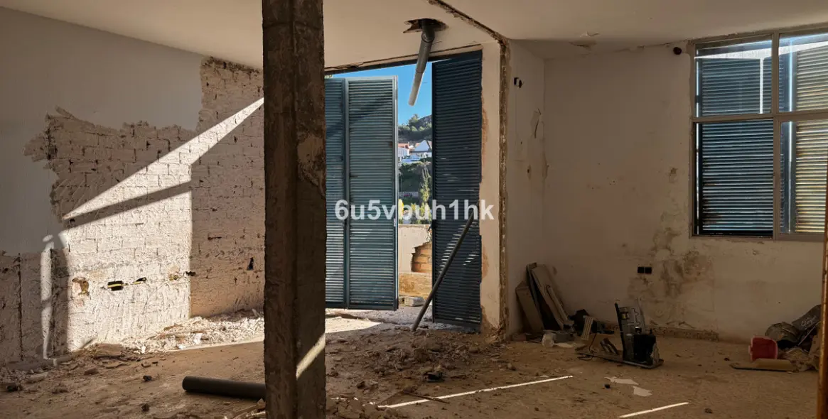 Sale of detached villa in El Candado 3