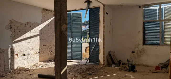 Sale of detached villa in El Candado 2