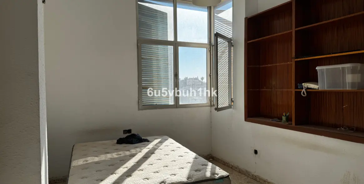 Sale of detached villa in El Candado 4