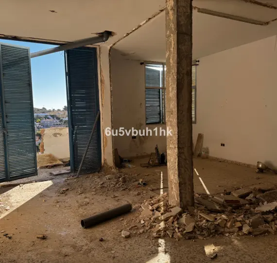 Sale of detached villa in El Candado