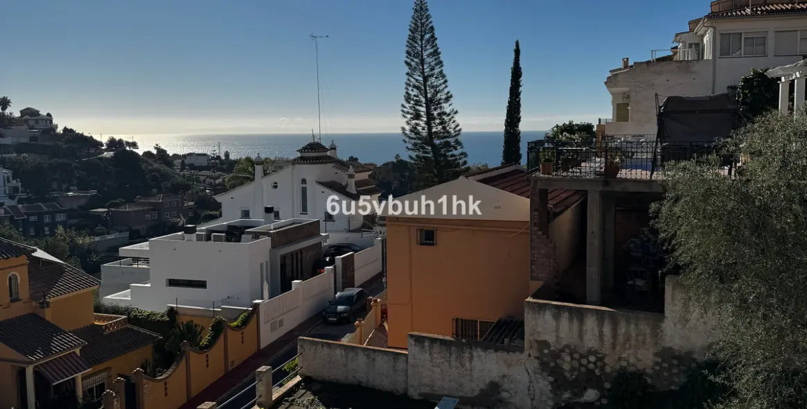 Sale of detached villa in El Candado 11
