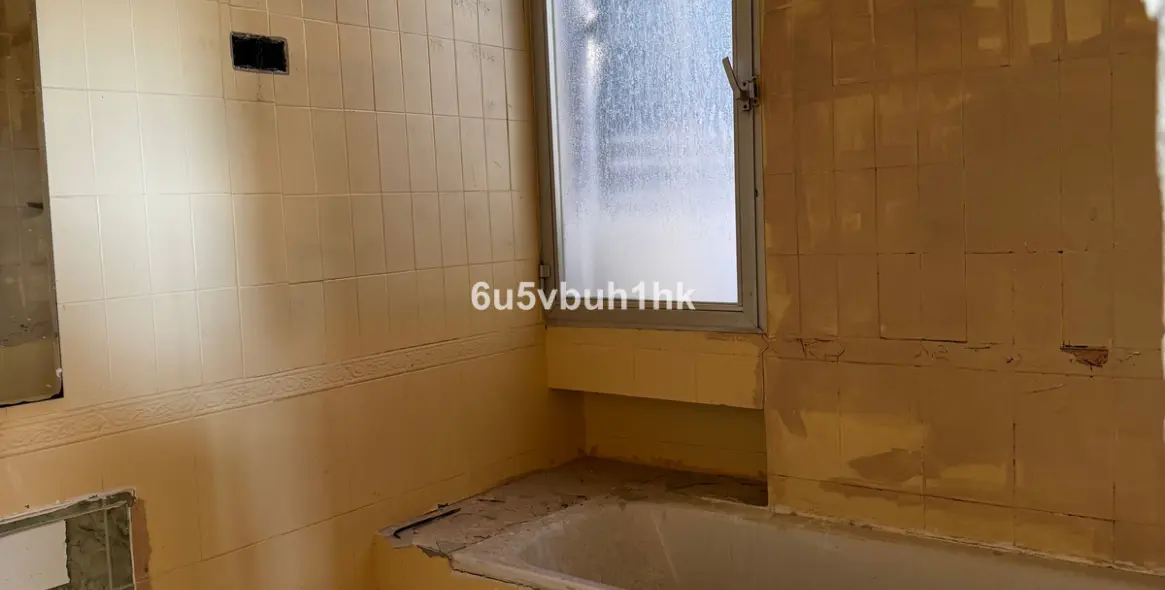 Sale of detached villa in El Candado 13