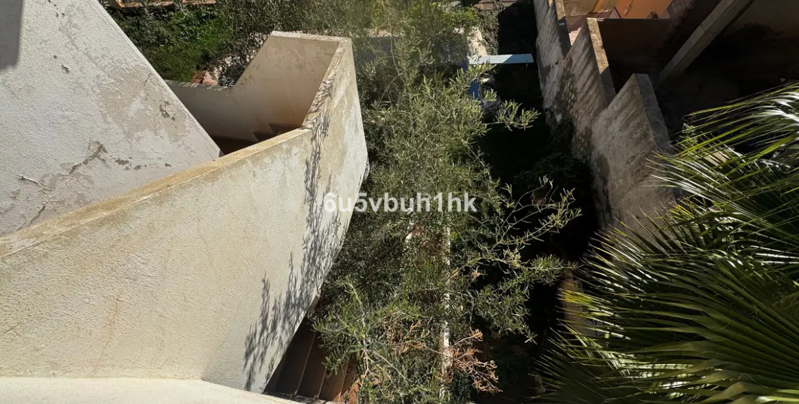 Sale of detached villa in El Candado 22