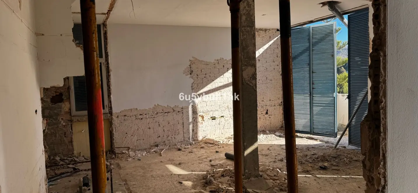 Sale of detached villa in El Candado 1