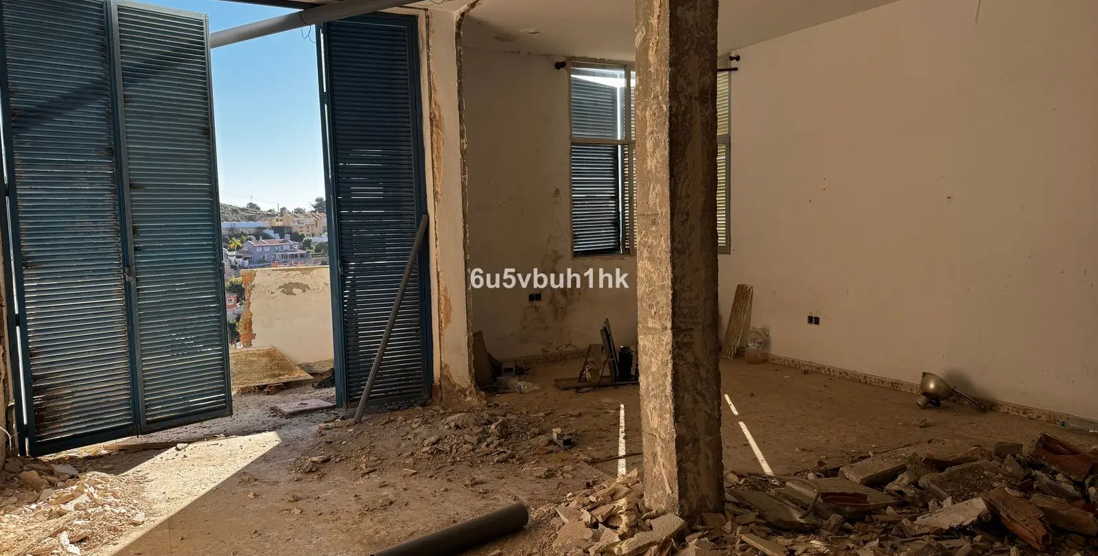 Sale of detached villa in El Candado 6