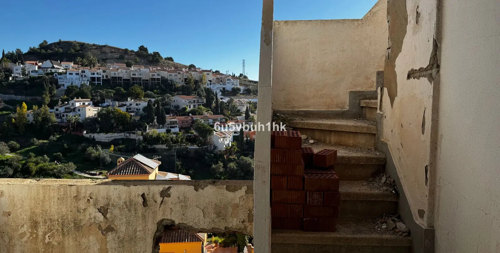 Sale of detached villa in El Candado 18