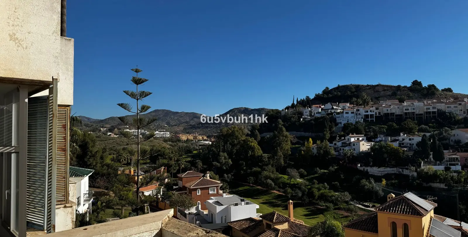 Sale of detached villa in El Candado 25