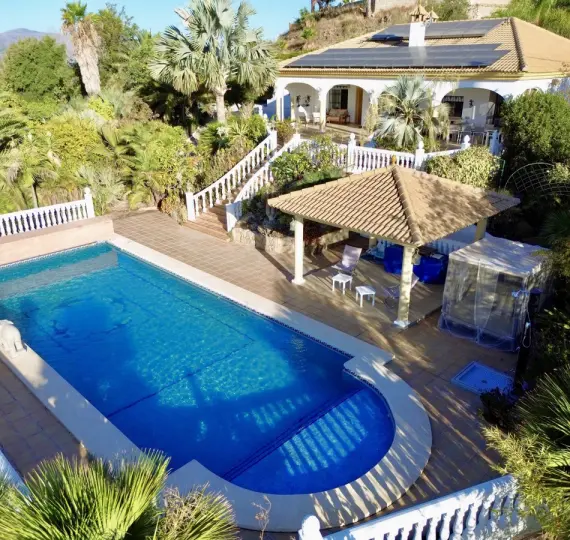 Detached villa R5165050