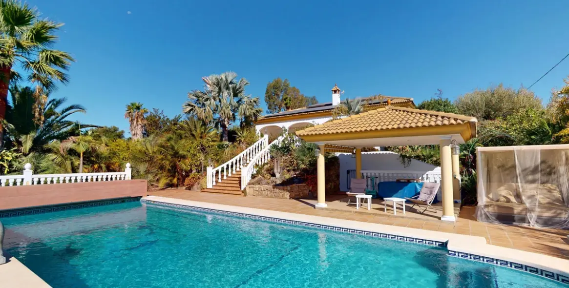 Продажа  отдельно стоящей виллы в Costa del Sol East 2