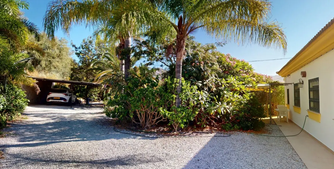 Продажа  отдельно стоящей виллы в Costa del Sol East 4