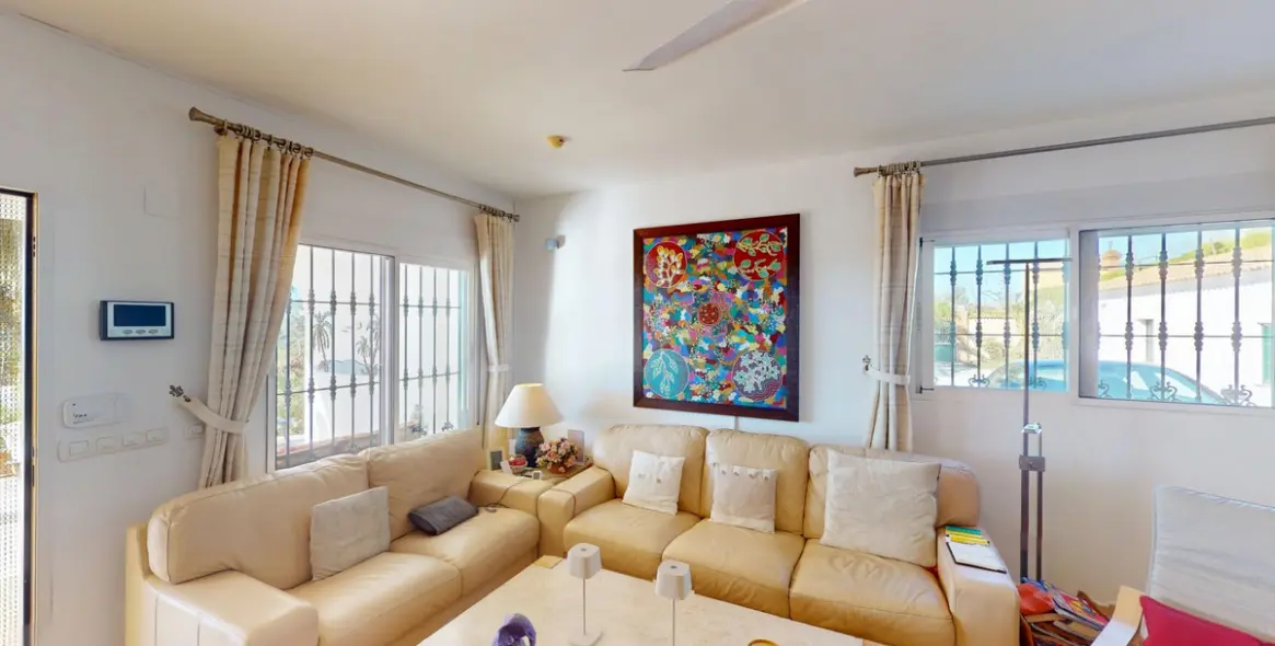 Продажа  отдельно стоящей виллы в Costa del Sol East 6