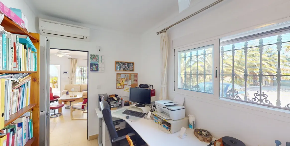 Продажа  отдельно стоящей виллы в Costa del Sol East 9