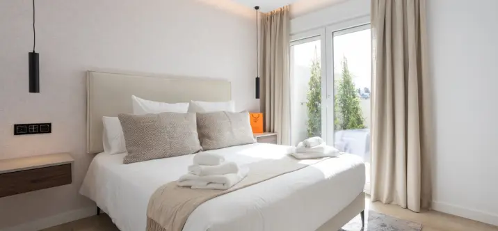 Venta de apartamento en planta media en Nueva Andalucía 3