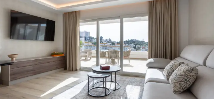 Venta de apartamento en planta media en Nueva Andalucía 4