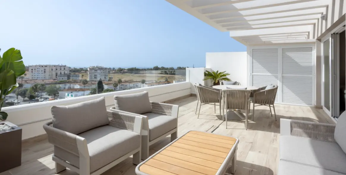 Sale of middle floor apartment in Nueva Andalucía 32