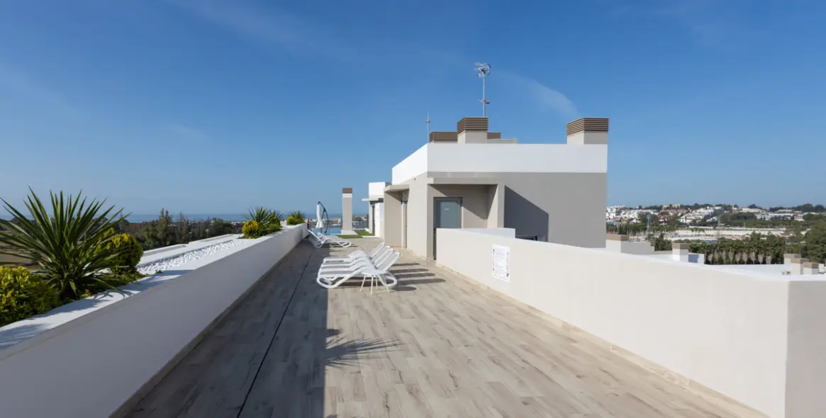 Sale of middle floor apartment in Nueva Andalucía 55