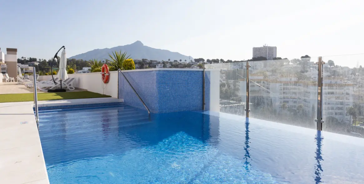 Sale of middle floor apartment in Nueva Andalucía 57