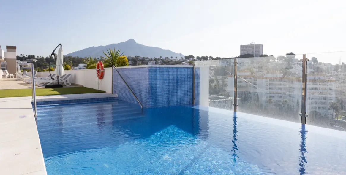 Sale of middle floor apartment in Nueva Andalucía 57