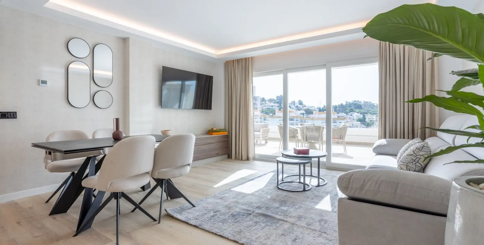 Venta de apartamento en planta media en Nueva Andalucía 1