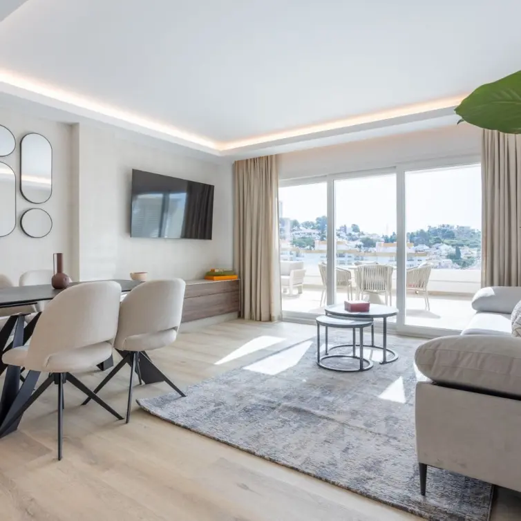 Venta de apartamento en planta media en Nueva Andalucía