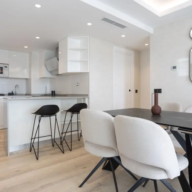 Venta de apartamento en planta media en Nueva Andalucía