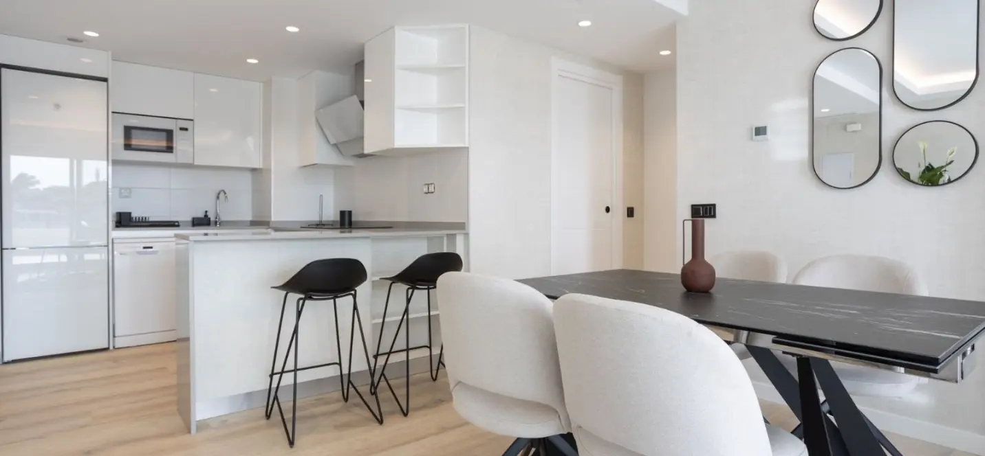 Venta de apartamento en planta media en Nueva Andalucía 1