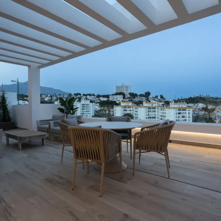 Venta de apartamento en planta media en Nueva Andalucía