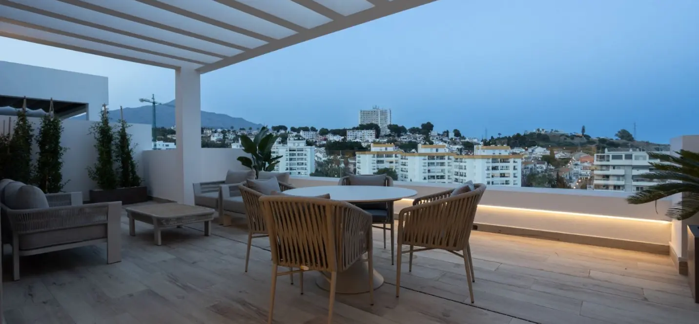 Venta de apartamento en planta media en Nueva Andalucía 2