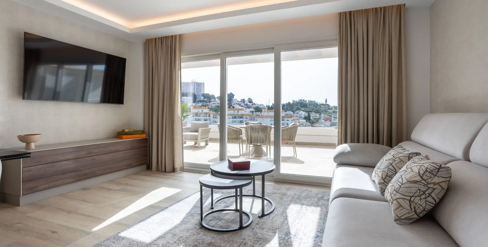 Venta de apartamento en planta media en Nueva Andalucía 5