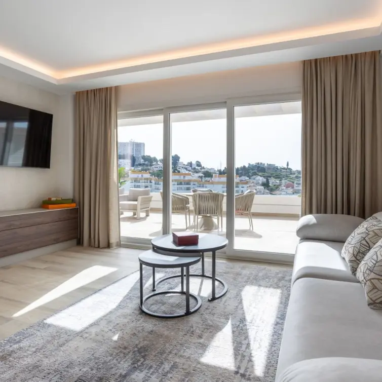 Venta de apartamento en planta media en Nueva Andalucía