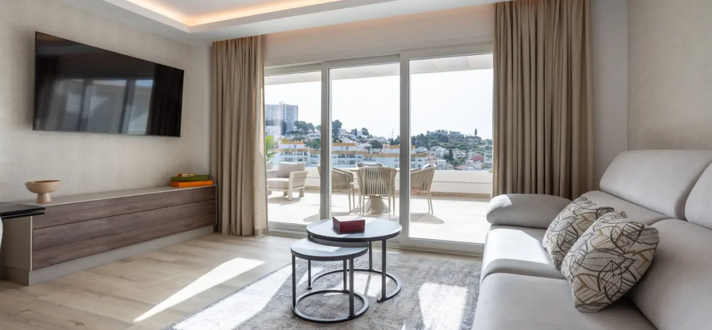Venta de apartamento en planta media en Nueva Andalucía 4