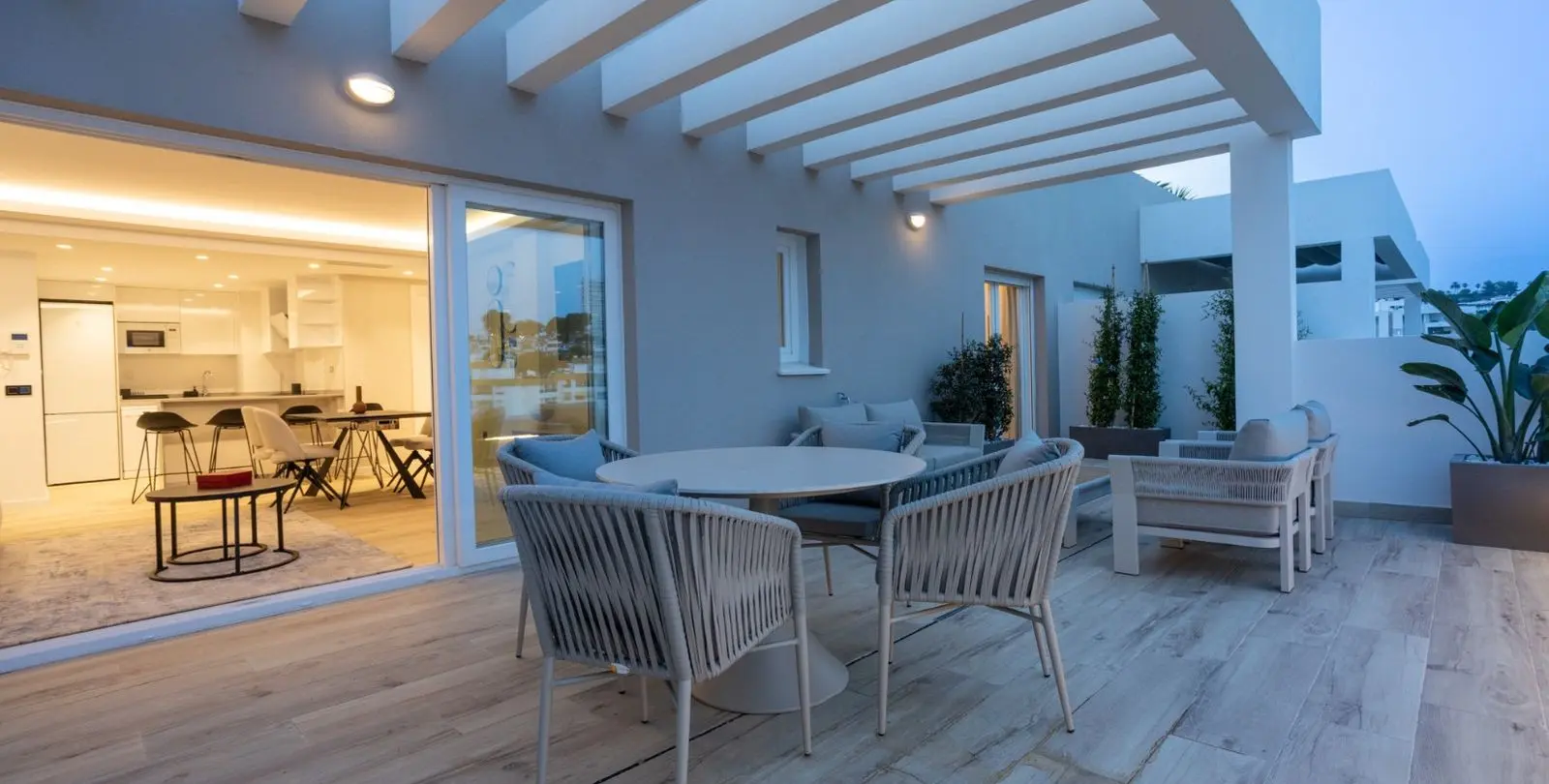 Venta de apartamento en planta media en Nueva Andalucía 9