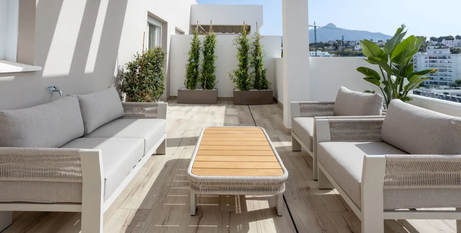 Venta de apartamento en planta media en Nueva Andalucía 10
